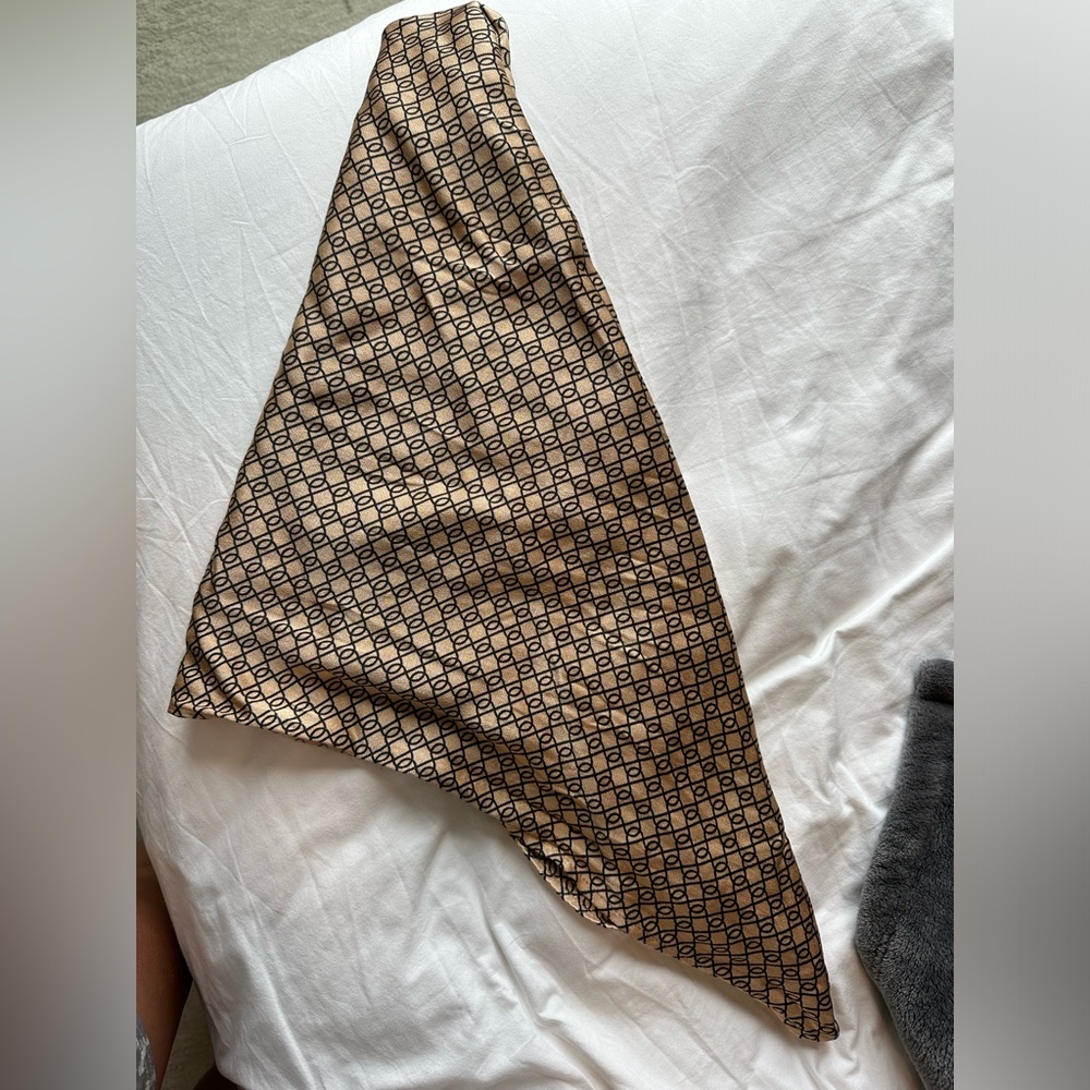DISSH Scarf top